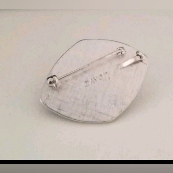 Vintage Avon Silver Tone Faux Pearl Victorian Inspired Pendant Or Brooch 1 3/8" - Picture 4 of 4